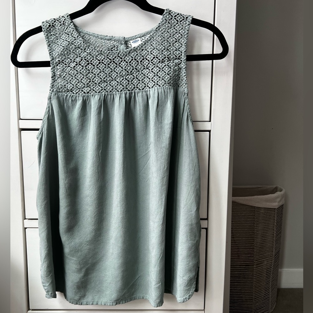 Old Navy Green Lace Tank - Medium